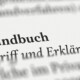 Der Begriff "Grundbuch" in einem Lexikon als Nahaufnahme - Grundbuch