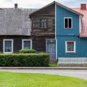 Doppelhaus mit alter und neuer Hälfte