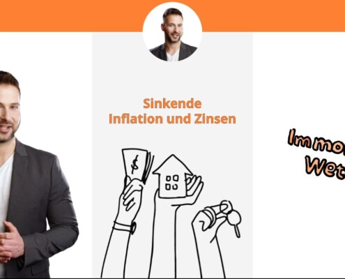 Links steht ein Mann und erklärt die Entwicklung an den Immobilienmärkten. In der Mitte ist sind Hände zu sehen, die stellvertretend für Inflation und Zinsen, Geldscheine, ein Haus und einen Schlüssel in der Hand halten