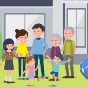 Eine Familie aus Eltern, Kindern und Großeltern steht vor dem gemeinsamen Haus, daneben stehen Bäume und ein blaues Auto | Mehrgenerationenhaus