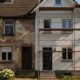 ein geteiltes Haus, halbsaniert und halb unsaniert